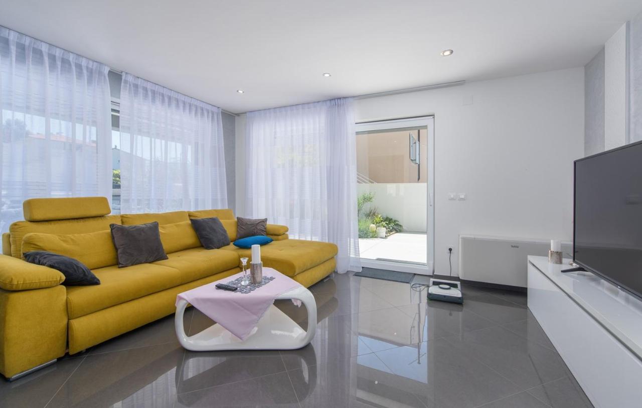 Modern Apartments With Shared Pool Near The Sea Pula Exterior foto