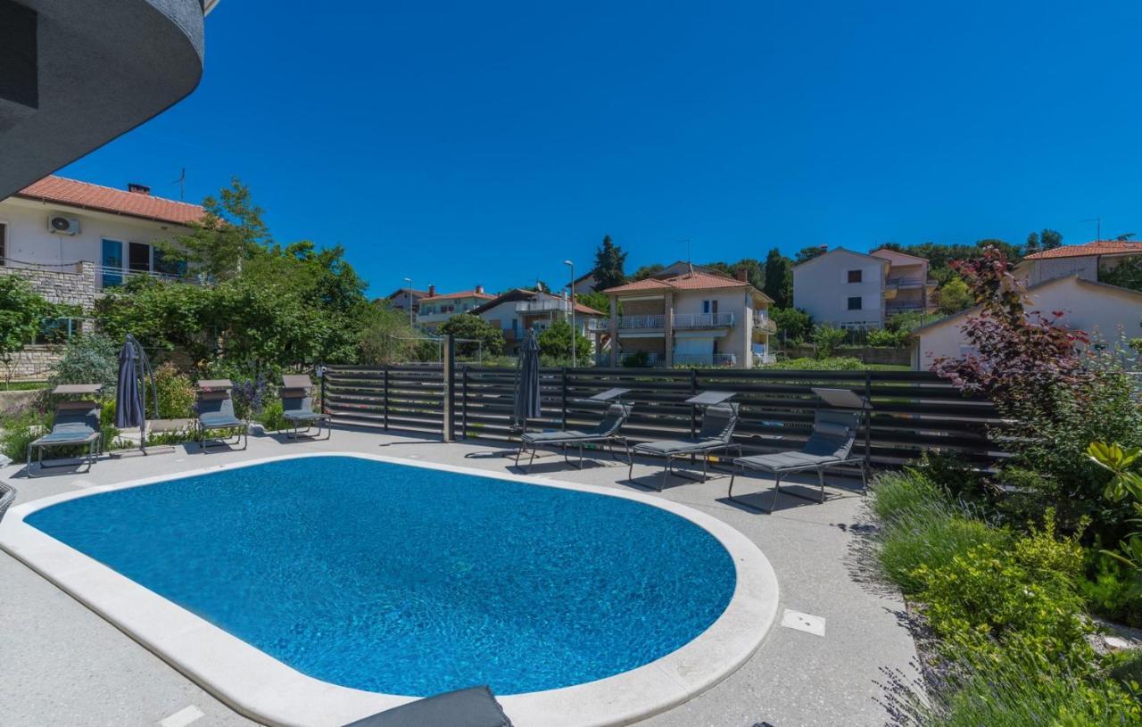 Modern Apartments With Shared Pool Near The Sea Pula Exterior foto