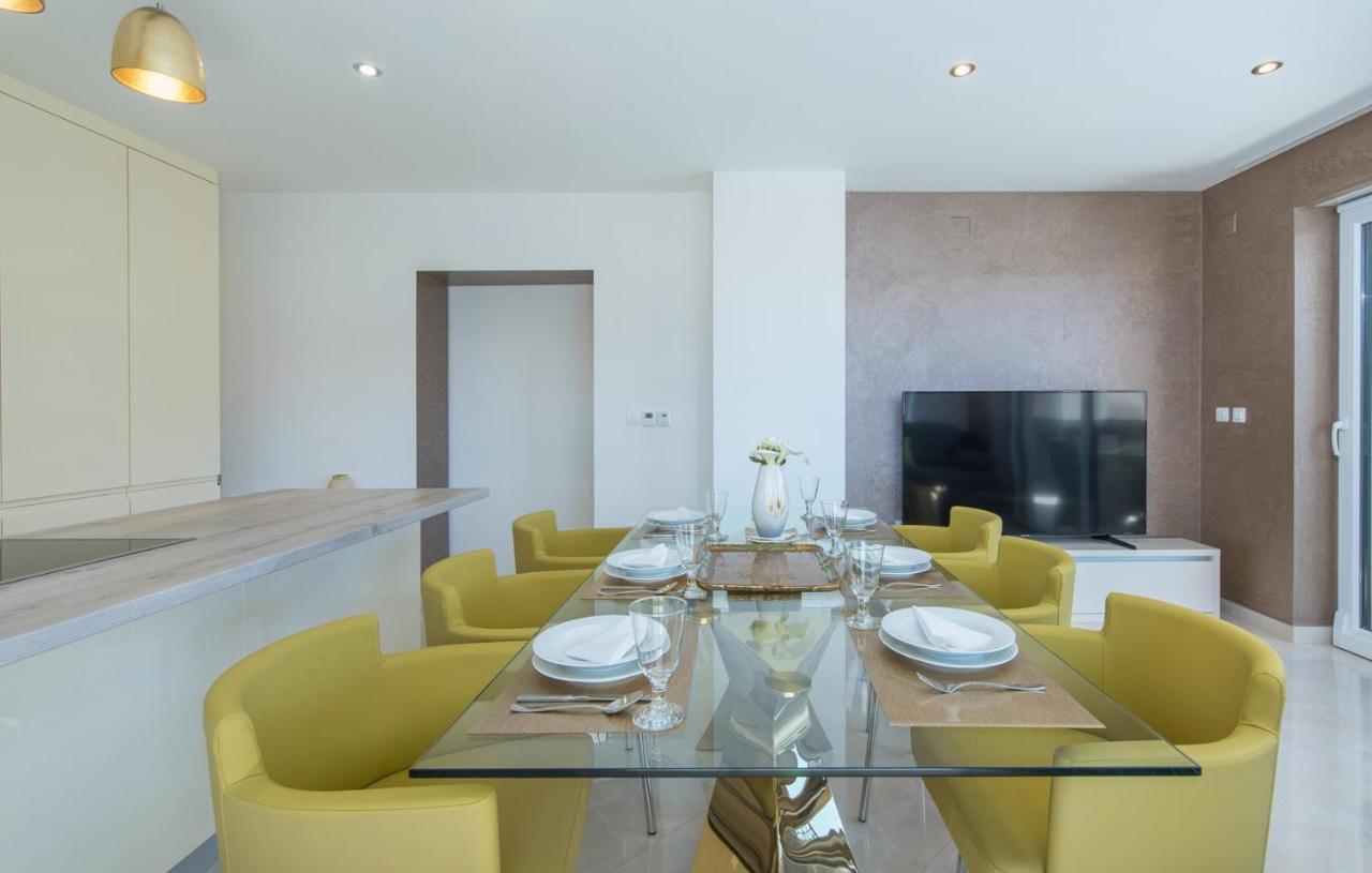 Modern Apartments With Shared Pool Near The Sea Pula Exterior foto