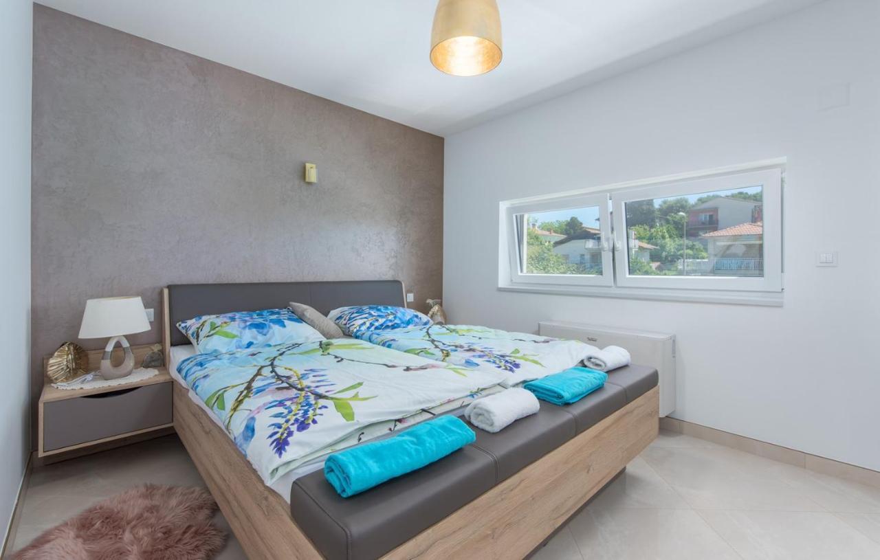 Modern Apartments With Shared Pool Near The Sea Pula Exterior foto