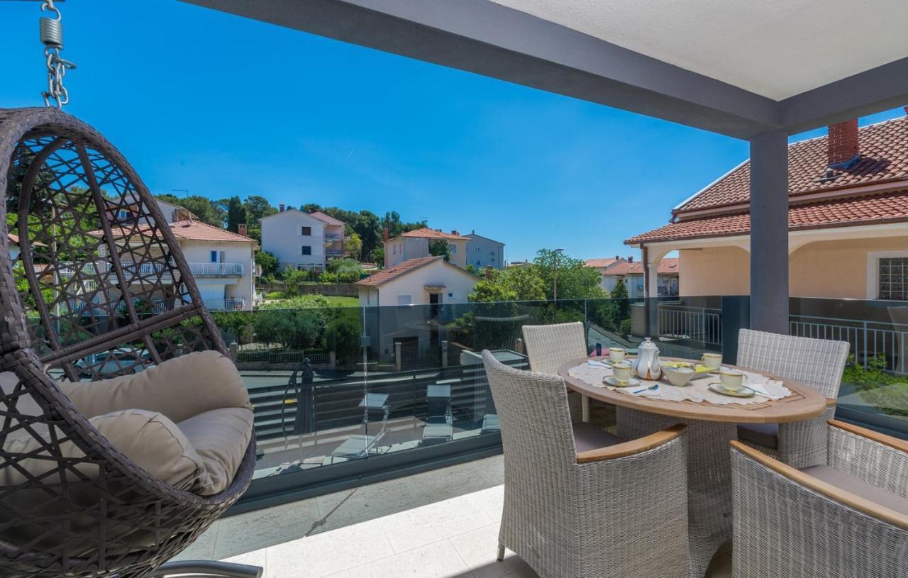 Modern Apartments With Shared Pool Near The Sea Pula Exterior foto